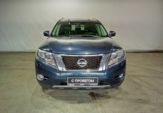 Подержанный автомобиль Nissan Pathfinder 2015 года (2 фото)