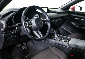 Подержанный автомобиль Mazda 3 Hatchback 2019 года (9 фото)
