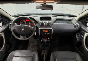 Подержанный автомобиль Renault Duster 2014 года (11 фото)