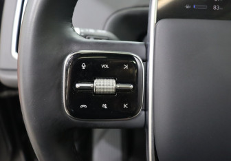 Подержанный автомобиль LiXiang L6 2024 года (17 фото)