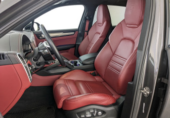 Подержанный автомобиль Porsche Cayenne 2019 года (21 фото)