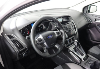 Подержанный автомобиль Ford Focus Hatchback 2012 года (6 фото)