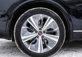 Подержанный автомобиль Hongqi E-HS9 2021 года (25 фото)