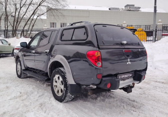 Подержанный автомобиль Mitsubishi L200 2011 года (6 фото)