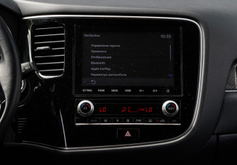 Подержанный автомобиль Mitsubishi Outlander 2021 года (10 фото)