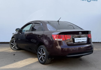 Подержанный автомобиль Kia Cerato Sedan 2009 года (7 фото)