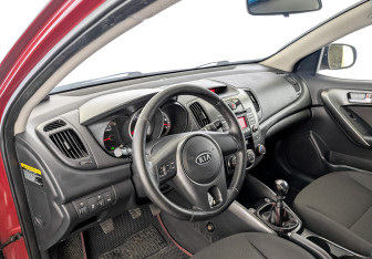 Подержанный автомобиль Kia Cerato Sedan 2010 года (16 фото)