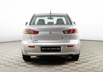 Подержанный автомобиль Mitsubishi Lancer Sedan 2013 года (4 фото)
