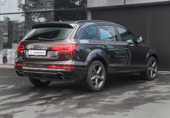 Подержанный автомобиль Audi Q7 2012 года (4 фото)