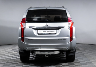 Подержанный автомобиль Mitsubishi Pajero Sport 2019 года (6 фото)