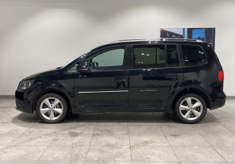 Подержанный автомобиль Volkswagen Touran 2013 года (8 фото)