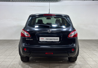 Подержанный автомобиль Nissan Qashqai 2012 года (6 фото)