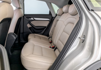 Подержанный автомобиль Audi Q3 2015 года (12 фото)