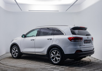 Подержанный автомобиль Kia Sorento 2017 года (7 фото)