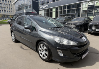 Подержанный автомобиль Peugeot 308 Hatchback 2008 года (3 фото)