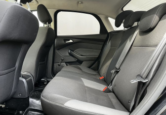 Подержанный автомобиль Ford Focus Sedan 2013 года (11 фото)