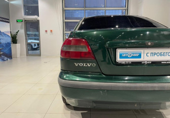 Подержанный автомобиль Volvo S40 1999 года (8 фото)