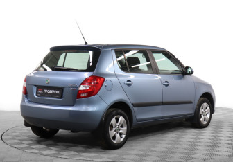 Подержанный автомобиль Skoda Fabia Hatchback 2011 года (5 фото)
