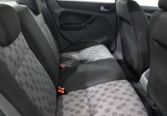 Подержанный автомобиль Ford Focus Hatchback 2009 года (18 фото)