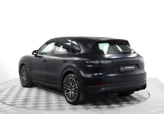 Подержанный автомобиль Porsche Cayenne 2021 года (7 фото)