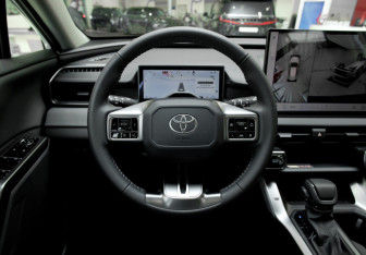 Новый Toyota RAV4 2026 (9 фото)