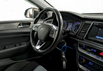 Подержанный автомобиль Hyundai Sonata 2019 года (21 фото)