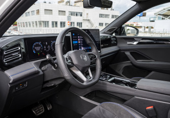 Подержанный автомобиль Volkswagen Tiguan 2025 года (9 фото)