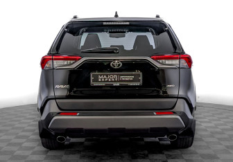 Подержанный автомобиль Toyota RAV4 2022 года (6 фото)