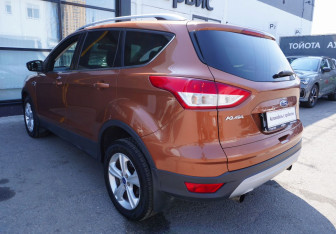Подержанный автомобиль Ford Kuga 2013 года (7 фото)