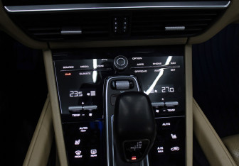 Подержанный автомобиль Porsche Cayenne 2018 года (23 фото)