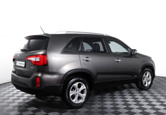 Подержанный автомобиль Kia Sorento 2013 года (5 фото)