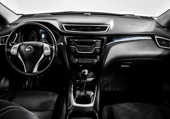 Подержанный автомобиль Nissan Qashqai 2017 года (8 фото)