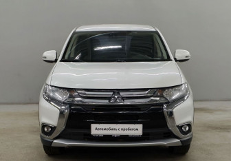 Подержанный автомобиль Mitsubishi Outlander 2018 года (2 фото)