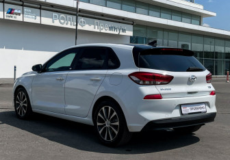 Подержанный автомобиль Hyundai i30 Hatchback 2019 года (7 фото)