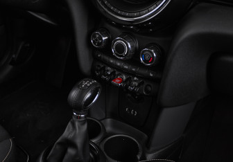 Подержанный автомобиль MINI Hatch 2018 года (16 фото)