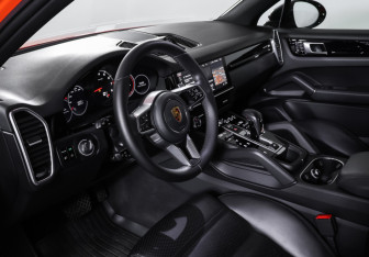 Подержанный автомобиль Porsche Cayenne 2020 года (15 фото)