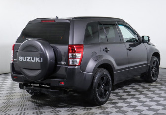 Подержанный автомобиль Suzuki Grand Vitara 2013 года (3 фото)