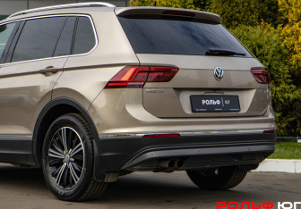 Подержанный автомобиль Volkswagen Tiguan 2017 года (19 фото)