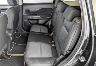 Подержанный автомобиль Mitsubishi Outlander 2018 года (12 фото)