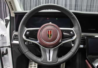 Подержанный автомобиль Hongqi E-HS9 2022 года (19 фото)