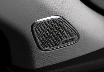 Подержанный автомобиль Omoda C5 2024 года (17 фото)