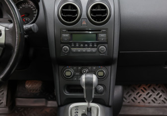 Подержанный автомобиль Nissan Qashqai+2 2010 года (16 фото)