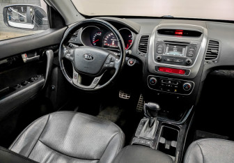 Подержанный автомобиль Kia Sorento 2014 года (21 фото)