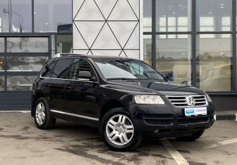 Подержанный автомобиль Volkswagen Touareg 2004 года (3 фото)