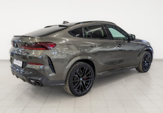 Подержанный автомобиль BMW X6 2022 года (5 фото)