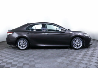 Подержанный автомобиль Toyota Camry Sedan 2019 года (4 фото)