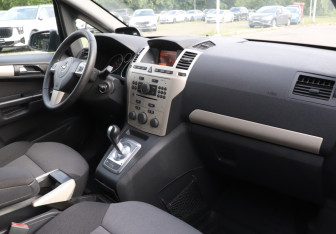 Подержанный автомобиль Opel Zafira Compactvan 2008 года (9 фото)