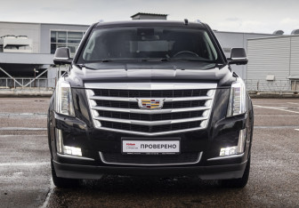 Подержанный автомобиль Cadillac Escalade Suv 2017 года (2 фото)