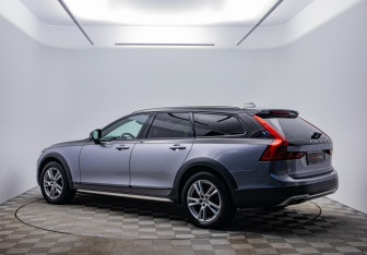 Подержанный автомобиль Volvo V90 Cross Country 2018 года (7 фото)