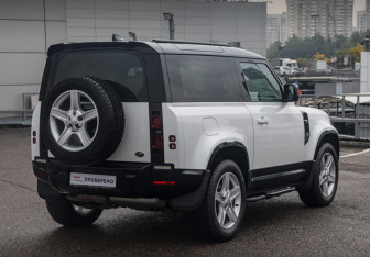 Подержанный автомобиль Land Rover Defender Suv 2021 года (5 фото)